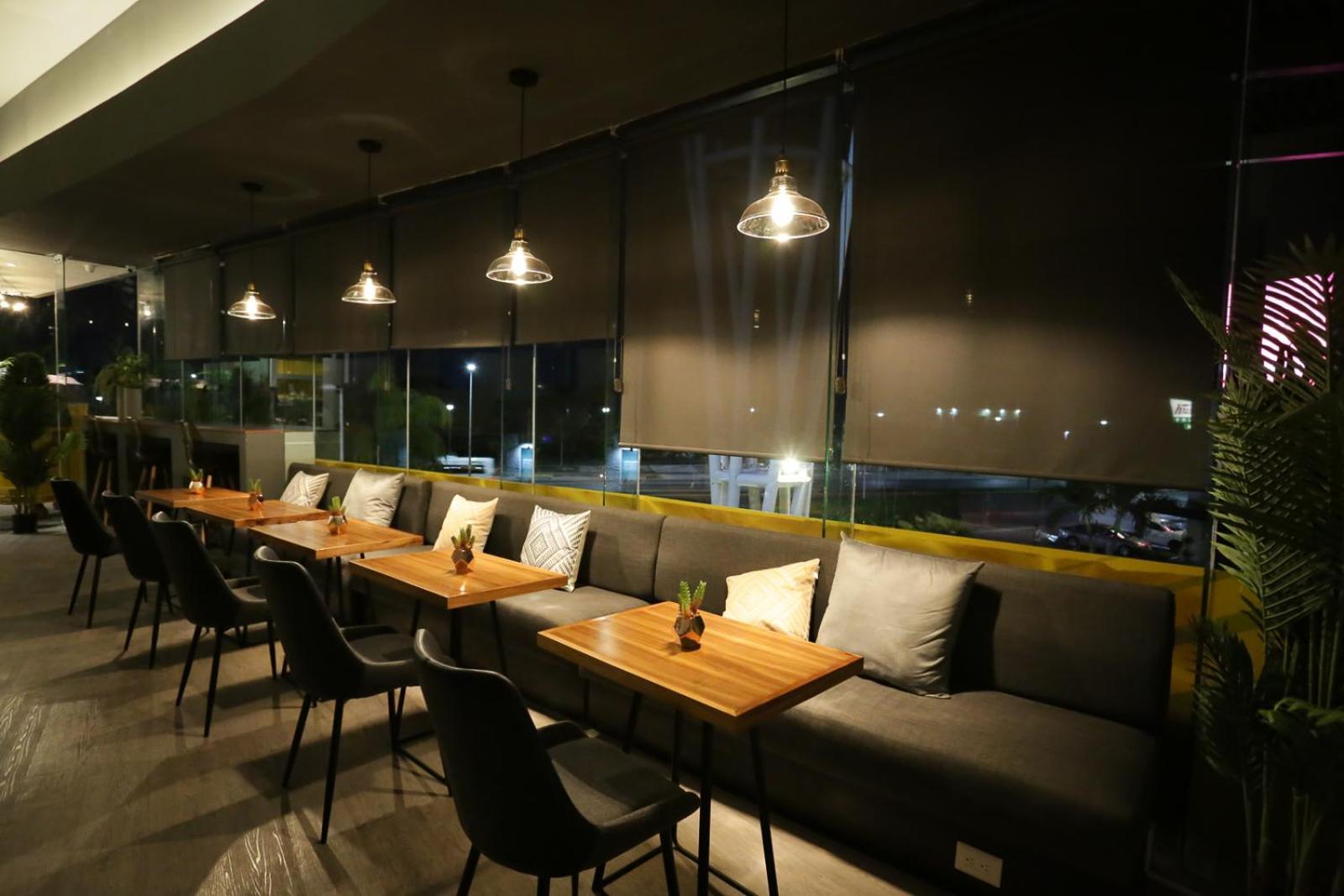 The Yellow Capsule Cancun Close To Airport מראה חיצוני תמונה