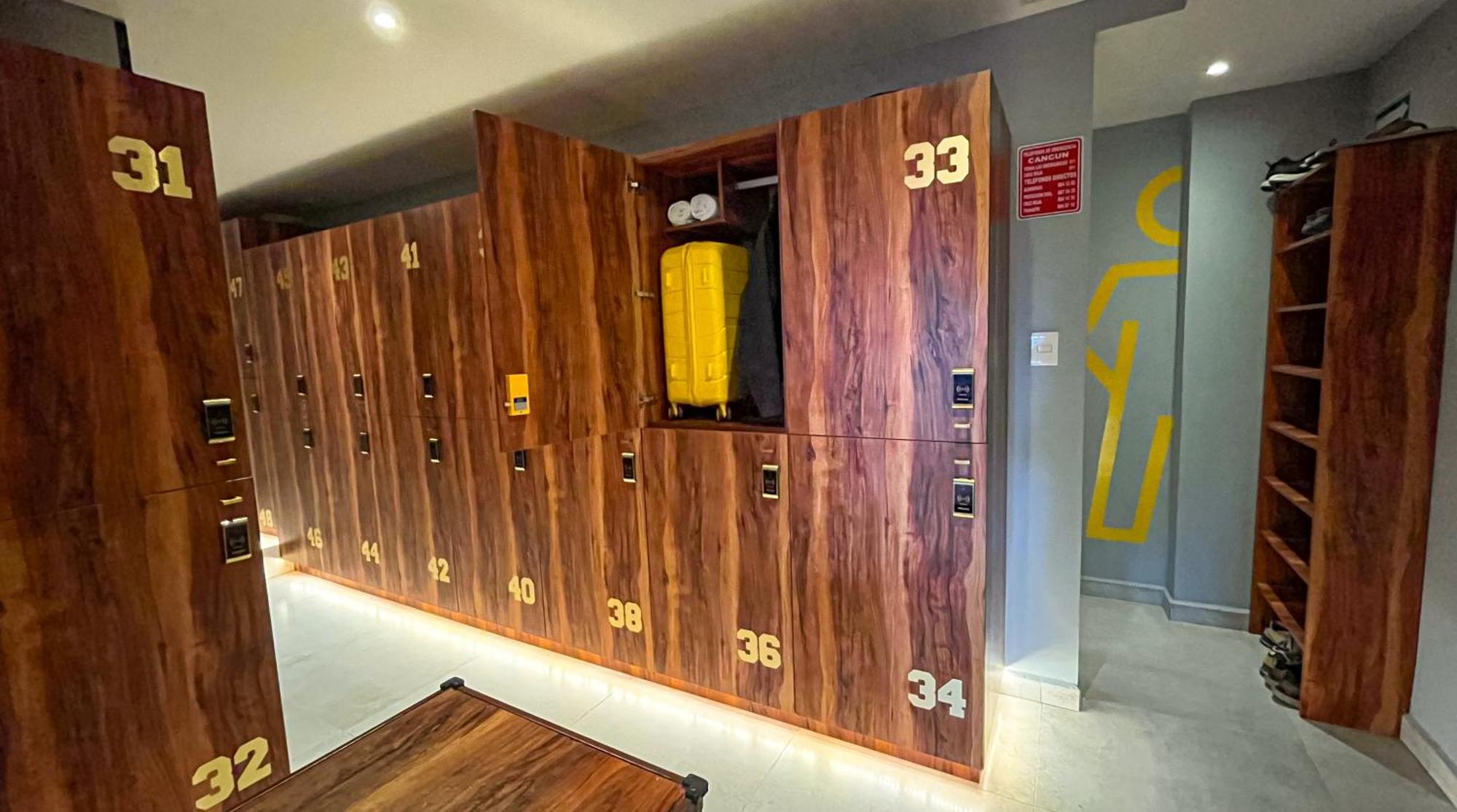 The Yellow Capsule Cancun Close To Airport מראה חיצוני תמונה